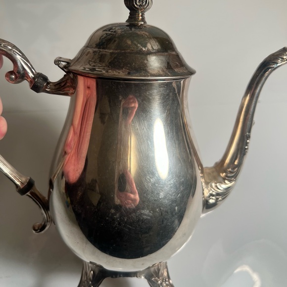 Vintage 1960’s F.B. Rogers Silver Plate Coffee/Tea Pot   w/Creamer & Tray 40 oz. - Picture 11 of 15